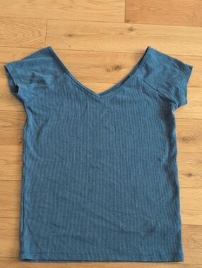 American Eagle Outfitters Blue Ribbed V-Neck Short Sleeve Top